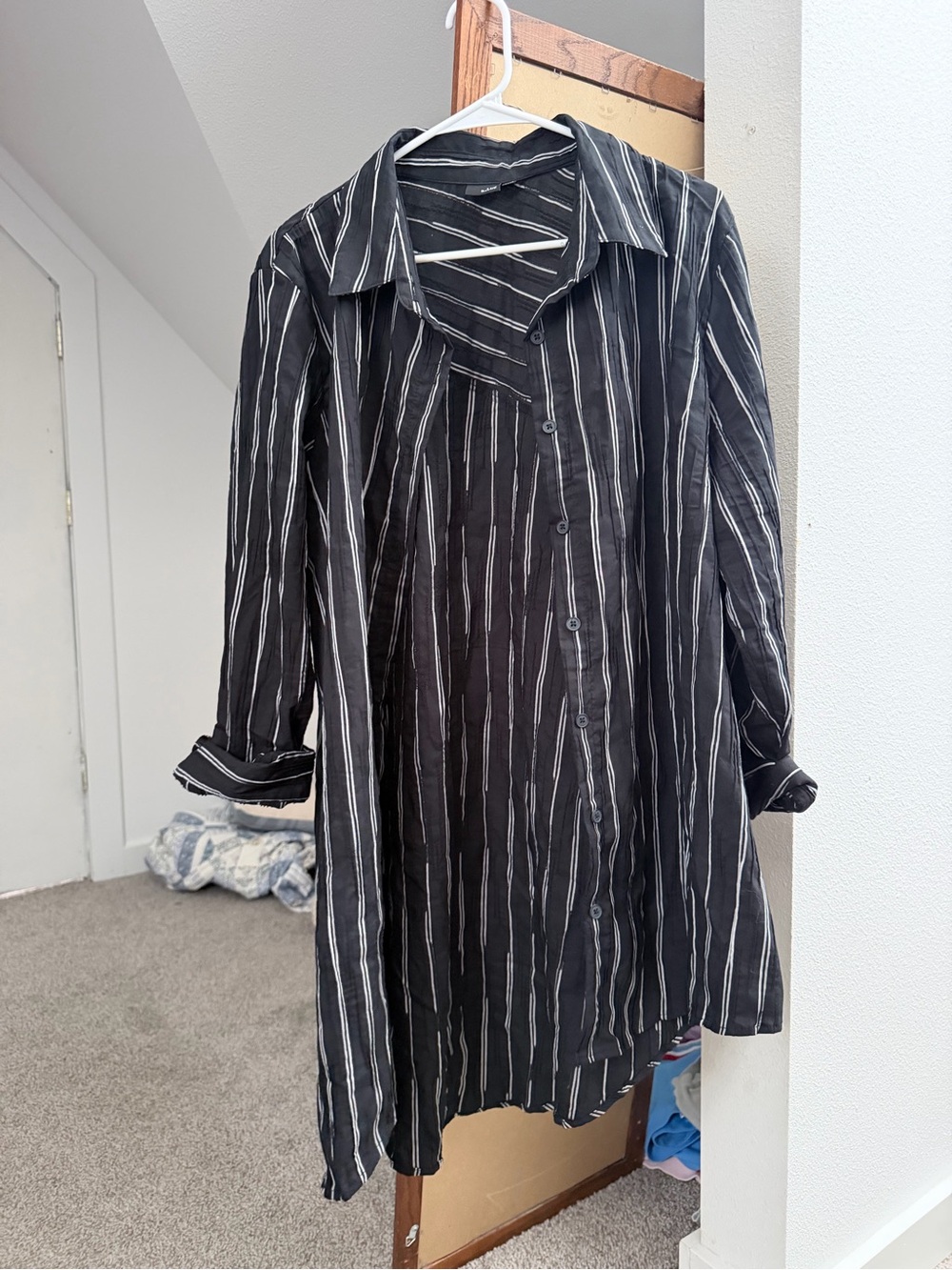 Striped Long-Sleeve Button-Up Tunic Dress in Black